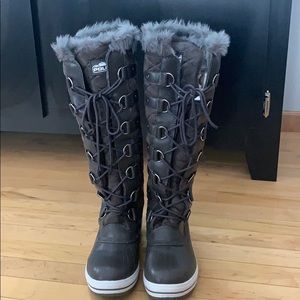 Tall snow boot